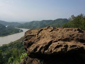 Batu Meja yang Unik dari Banyumas