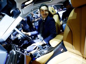 Hamish Daud Lagi Keranjingan Mobil Sedan