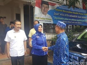 Nurhayati Ambil Formulir Cagub Jatim ke Kantor Demokrat