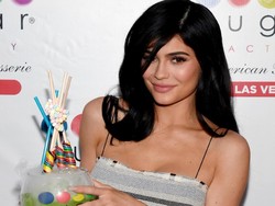20 Bocoran Rahasia Kecantikan Kylie Jenner yang Bisa Kamu Tiru (Bag. 2)