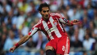 Hamit Altintop juga pemain yang pernah berseragam Bayern Munich dan Real Madrid. Namun, Kariernya lebih bersinar bersama Bayern dengan memenangi beberapa gelar bergengsi seperti Bundesliga, DFB Pokal, dan Liga Champions. (Foto: Shaun Botterill/Getty Images)