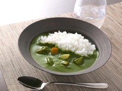 Hmm.. Wanginya Kari Instan yang Diracik dengan Dua Jenis Bubuk Matcha!