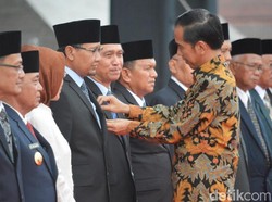 Selain Gibran-Bobby, Ini Daftar Penerima Satyalancana dari Jokowi