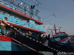 Kapal Nelayan Asal Pati Terbalik di Selat Makasar
