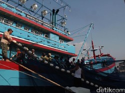 Kapal Nelayan Asal Pati Terbalik di Selat Makasar