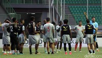 Bhayangkara akan menjamu Madura United di Stadion Patriot Candrabhaga, Bekasi Barat, Kamis (13/7/2017) malam WIB, di pekan ke-14 Liga 1. Mereka memulai persiapan di laga ini dengan kondisi yang terpukul usai kalah dari PSM Makassar pekan lalu. Pool/Media Officer Bhayangkara FC.