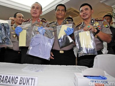 Barang Bukti Pembacokan Ahli IT Hermansyah