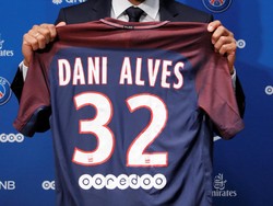 Alves Pilih Rp 4,2 M dari PSG Ketimbang Rp 1,9 M-nya City