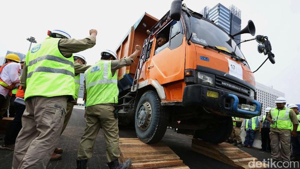 Foto: Simpang Susun Semanggi Uji Kelayakan