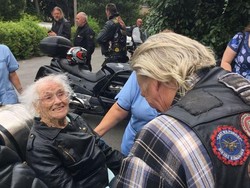 Hadiah Ultah Nenek 101 Tahun, Konvoi Bareng 100 Bikers Moge