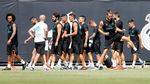 Di Bawah Terik Matahari, Gareth Bale cs Latihan Lagi