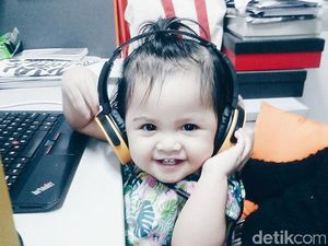 Saat Pengasuh Nggak Balik dan si Kecil Harus Dibawa ke Kantor