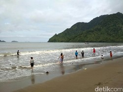 Mumpung Masih Libur, Yuk Main ke Pantai Cengkrong Trenggalek