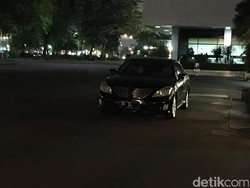 Mobil Berpelat RI-24 Sambangi Jokowi di Istana