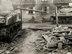 Kakek Didenda Rp 4,2 M Gegara Simpan dan Pakai Keliling Tank Perang Dunia II