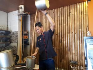 Intip Cara Unik Pembuatan Kupi Tarek Aceh