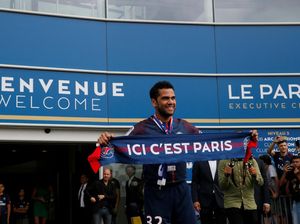 Alves Tak Yakin Guardiola Pahami Keputusannya Pilih PSG