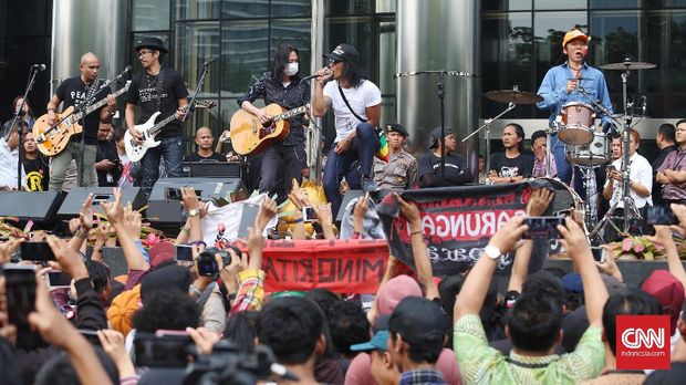 Ketok Palu Angket KPK dan Dinamika yang Melatarinya