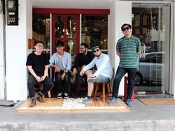 Grup Musik Hari Libur Debut dengan EP Singgah Dunia