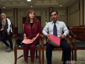 Emosi dan Kesedihan Kirana Larasati Dengar Kesaksian Ibunda Emosi dan Kesedihan Kirana Larasati Dengar Kesaksian Ibunda