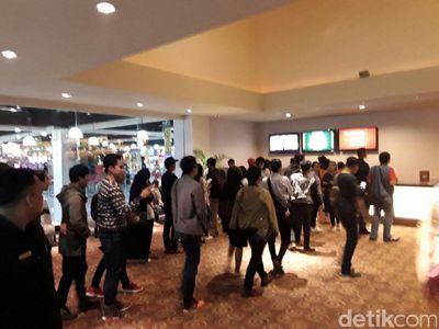 Wooah.. Antrean Penonton Filosofi Kopi: Ben dan Jody