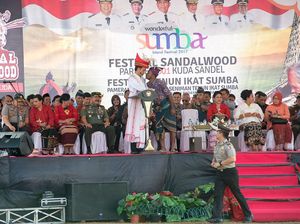 Apa Arti Salam Cium Hidung yang Dilakukan Jokowi di Sumba?