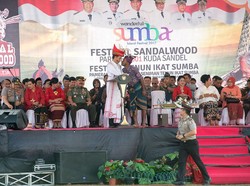Apa Arti Salam Cium Hidung yang Dilakukan Jokowi di Sumba?