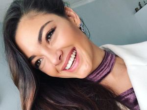 Ratu Kecantikan Afrika Selatan Dikecam Suapi Anak HIV Pakai Sarung Tangan