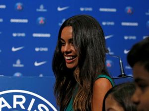 Menikah Diam-Diam di Ibiza Dulu, Alves Berlabuh di PSG Kemudian