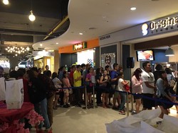 Warga Malaysia Rela Antre 2 Jam untuk Cicipi Egg Sponge Cake dari Taiwan