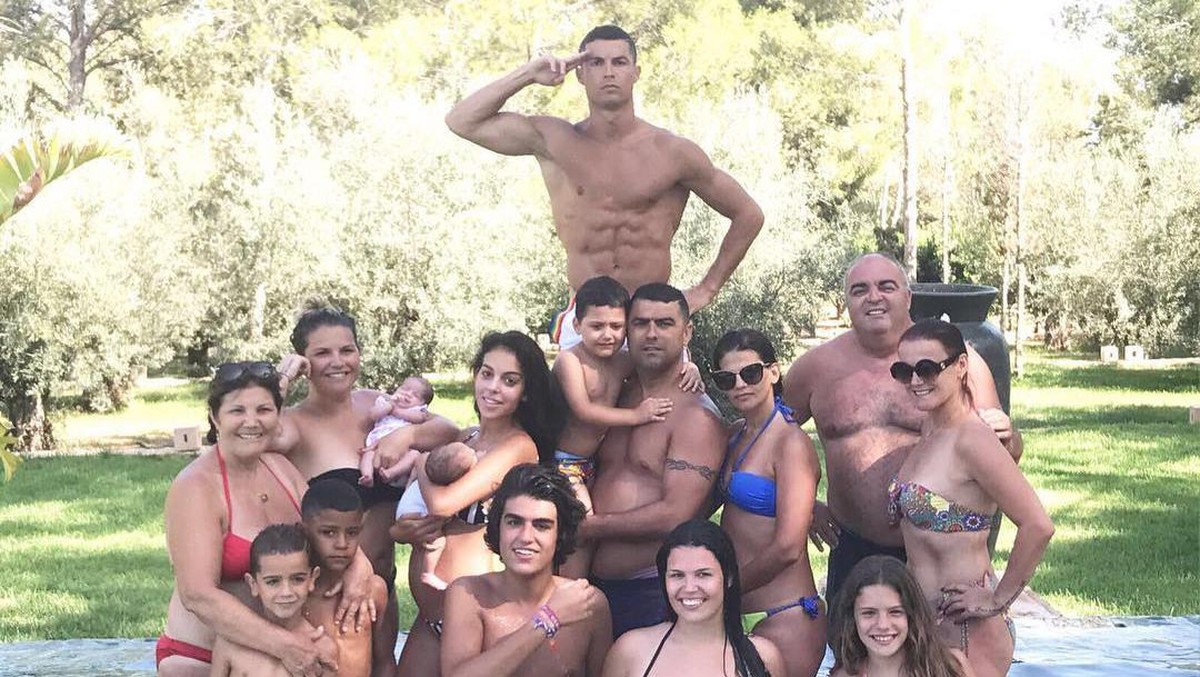 Foto keluarga Cristiano Ronaldo (Foto: Instagram @cristiano)
