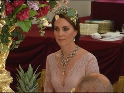 Cantiknya Kate Middleton Pakai Tiara Pinjaman dari Putri Diana