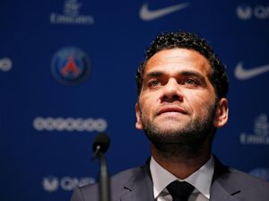 Dani Alves Bantah Pengaruhi Neymar agar Gabung PSG