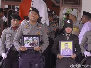 4 Korban Kecelakaan Maut di Batang Dimakamkan di Satu Liang Kubur