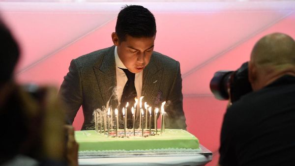 Tiup Lilin James Rodriguez di Hari Ultah nan Indah