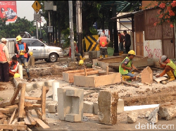 Revitalisasi Trotoar Jalan Jatinegara Ditargetkan Selesai Oktober