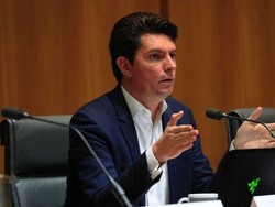 Berkewarganegaraan Ganda, Senator Australia Mundur