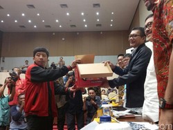 Pemuda Muhammadiyah Serahkan Petisi Tolak Angket KPK ke DPR