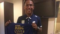 Kegembiraan Pemain Muda Persela Usai Dapatkan Jersey Essien