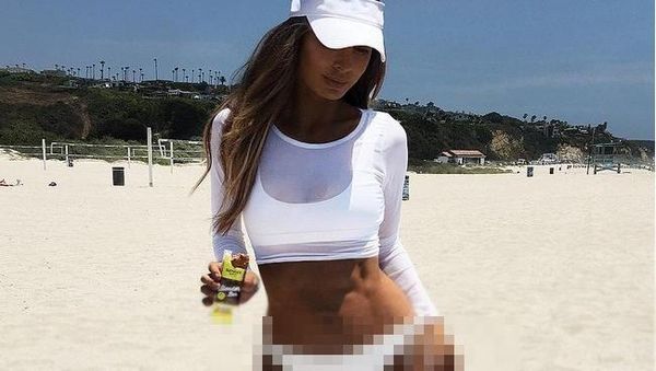 Foto-foto Model dengan Perut Sixpack yang Sedang Hamil 6 Bulan