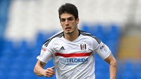 2. Lucas Piazon (23 tahun) terikat kontrak oleh Chelsea sejak 2012, tapi lebih banyak menghabiskan musim sebagai pinjaman. Berseragam Fulham pada musim 2016-17. (Foto: Stu Forster/Getty Images)
