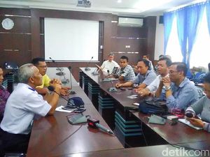 PPOJ Desak Dishub DIY Lepaskan Sopir Taksi Online yang Ditilang PPOJ Desak Dishub DIY Lepaskan Sopir Taksi Online yang Ditilang