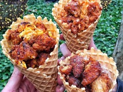 Mau Waffle atau Ayam Goreng? Keduanya Ada Dalam Satu Gigitan