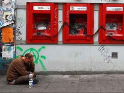 Selembar Kertas Selamatkan Pria AS yang Terjebak di Dalam ATM