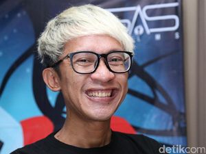 Aming Sempatkan Datang ke Pernikahan Derby Romero di Bali