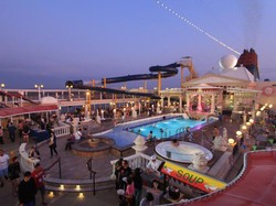 Naik Kapal Pesiar, Ini yang Bikin Betah