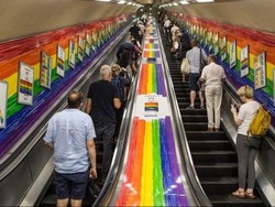 Tak Ada Lagi Ladies and Gentlemen di Kereta Bawah Tanah London