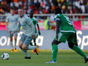 Aksi Rooney bersama Everton di Tanzania