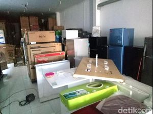 Toko Elektronik di Cianjur Dibobol Maling, Puluhan Ponsel Raib Toko Elektronik di Cianjur Dibobol Maling, Puluhan Ponsel Raib