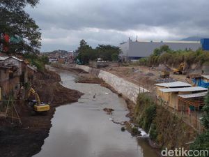 Cegah Banjir Bandang, Pemkab Garut Perbaiki Tanggul Cimanuk